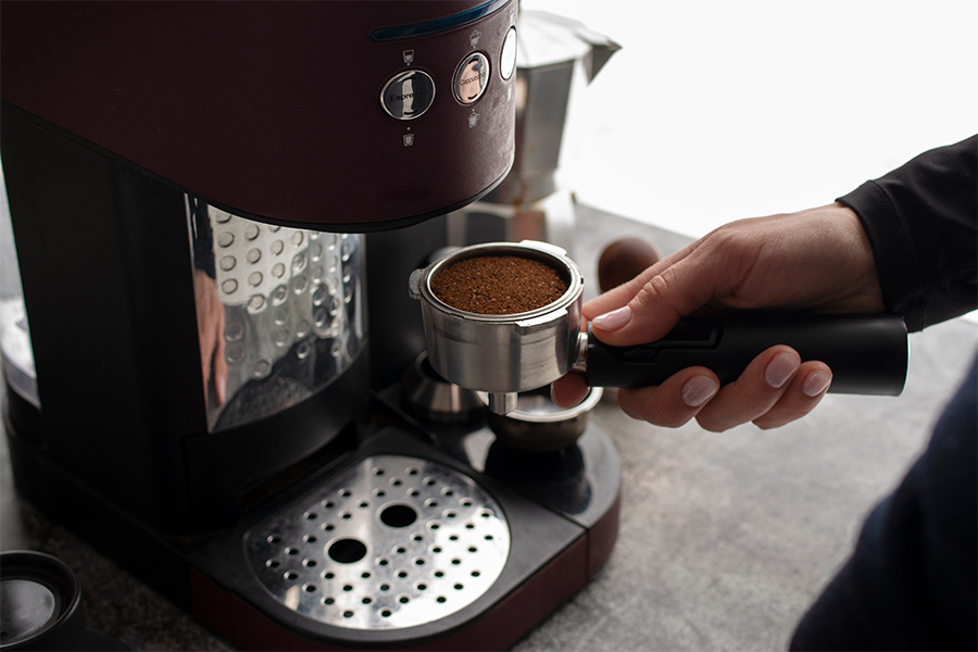 Prüfung elektrischer Geräte: Prüfpunkte und Prüfverfahren für Kaffeemaschinen